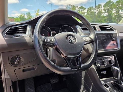 Used 2019 Volkswagen Tiguan SE FWD image 10