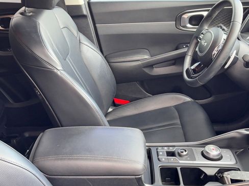 Used 2025 Kia Sorento EX image 10