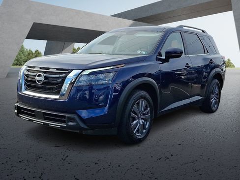 Used 2025 Nissan Pathfinder SV AWD/4WD image 3