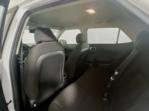 Used 2021 Hyundai Venue SE FWD image 18