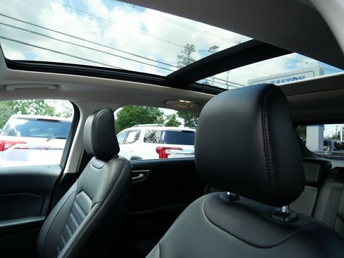 Used 2020 Ford Edge SEL w/ Cold Weather Package AWD/4WD image 12