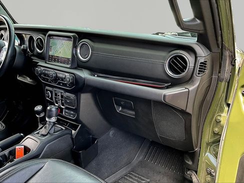 Used 2022 Jeep Wrangler Unlimited Sahara w/ Cold Weather Group AWD/4WD image 26