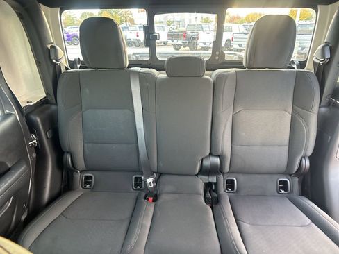 Used 2021 Jeep Gladiator Sport image 28