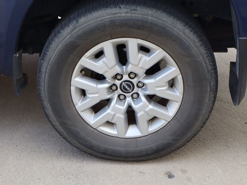 Used 2022 Nissan Frontier SV w/ SV Premium Package RWD image 29