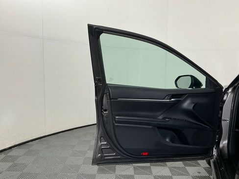 Used 2022 Toyota Camry SE FWD image 19