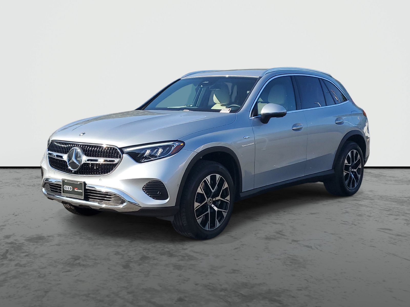 Used 2025 Mercedes-Benz GLC 350e 4MATIC image 2