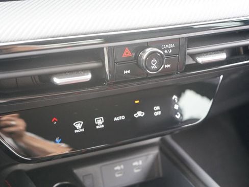 New 2025 Nissan Kicks SR image 17