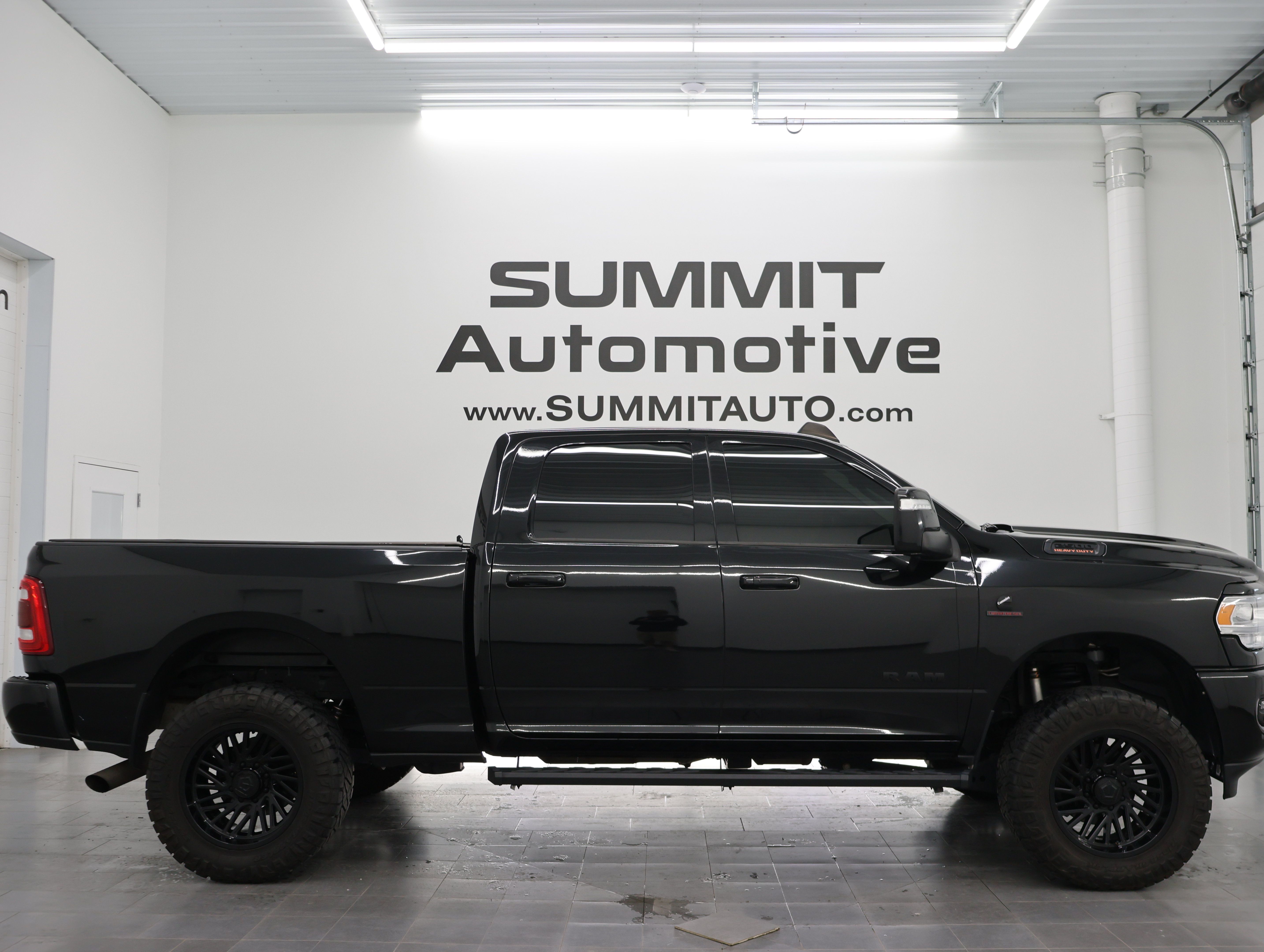 Used 2024 RAM 2500 Laramie AWD/4WD image 1