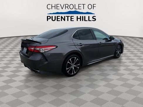 Used 2018 Toyota Camry SE FWD image 8