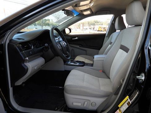 Used 2012 Toyota Camry LE image 32