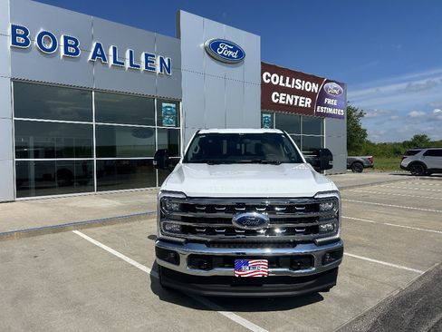 Used 2024 Ford F250 Lariat w/ FX4 Off-Road Package AWD/4WD image 9