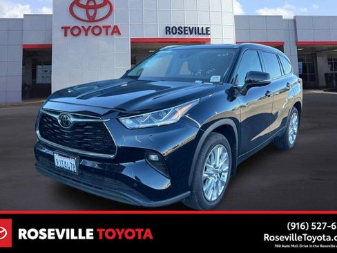 Used 2023 Toyota Highlander Limited AWD/4WD image 1