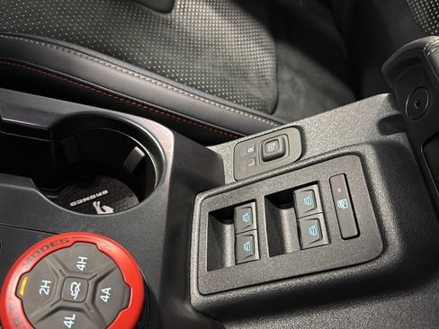 Used 2025 Ford Bronco Raptor AWD/4WD image 32