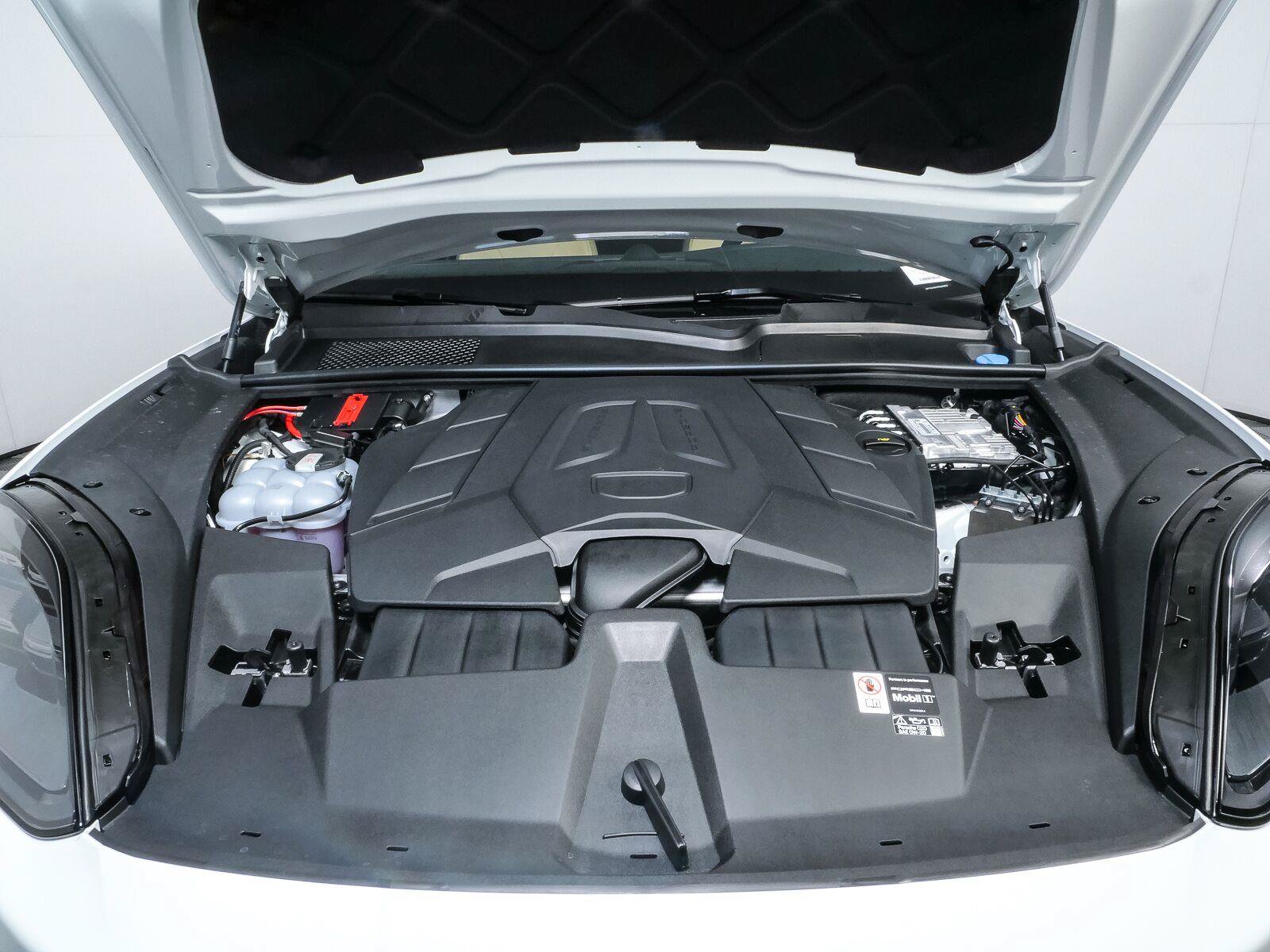 New 2026 Porsche Cayenne Coupe AWD/4WD image 36