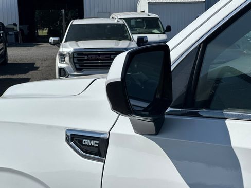 Used 2023 GMC Yukon XL SLT image 54