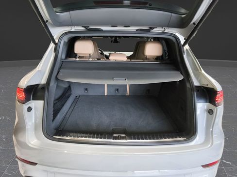 Used 2020 Porsche Cayenne w/ Premium Package AWD/4WD image 7