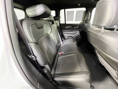 Used 2023 Jeep Grand Cherokee Altitude image 25
