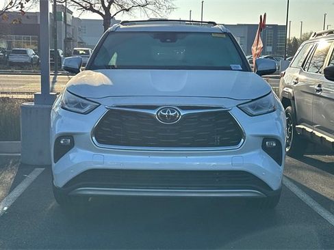 Used 2022 Toyota Highlander Platinum image 5