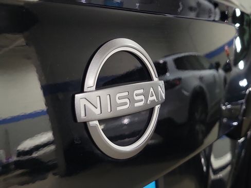 Used 2023 Nissan Versa SV image 7