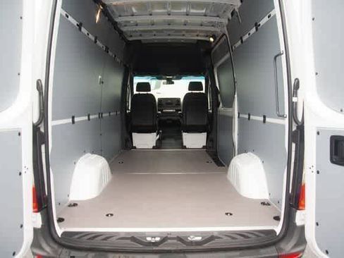 Used 2025 Mercedes-Benz Sprinter 2500 image 36