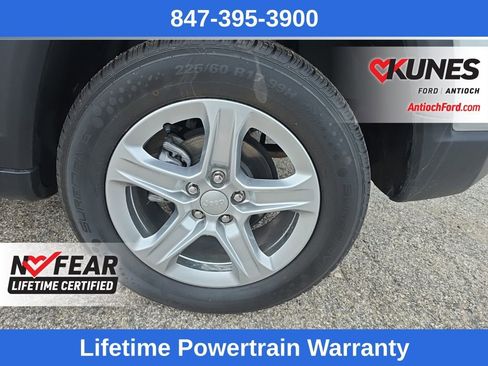 Used 2024 Jeep Compass Latitude image 11