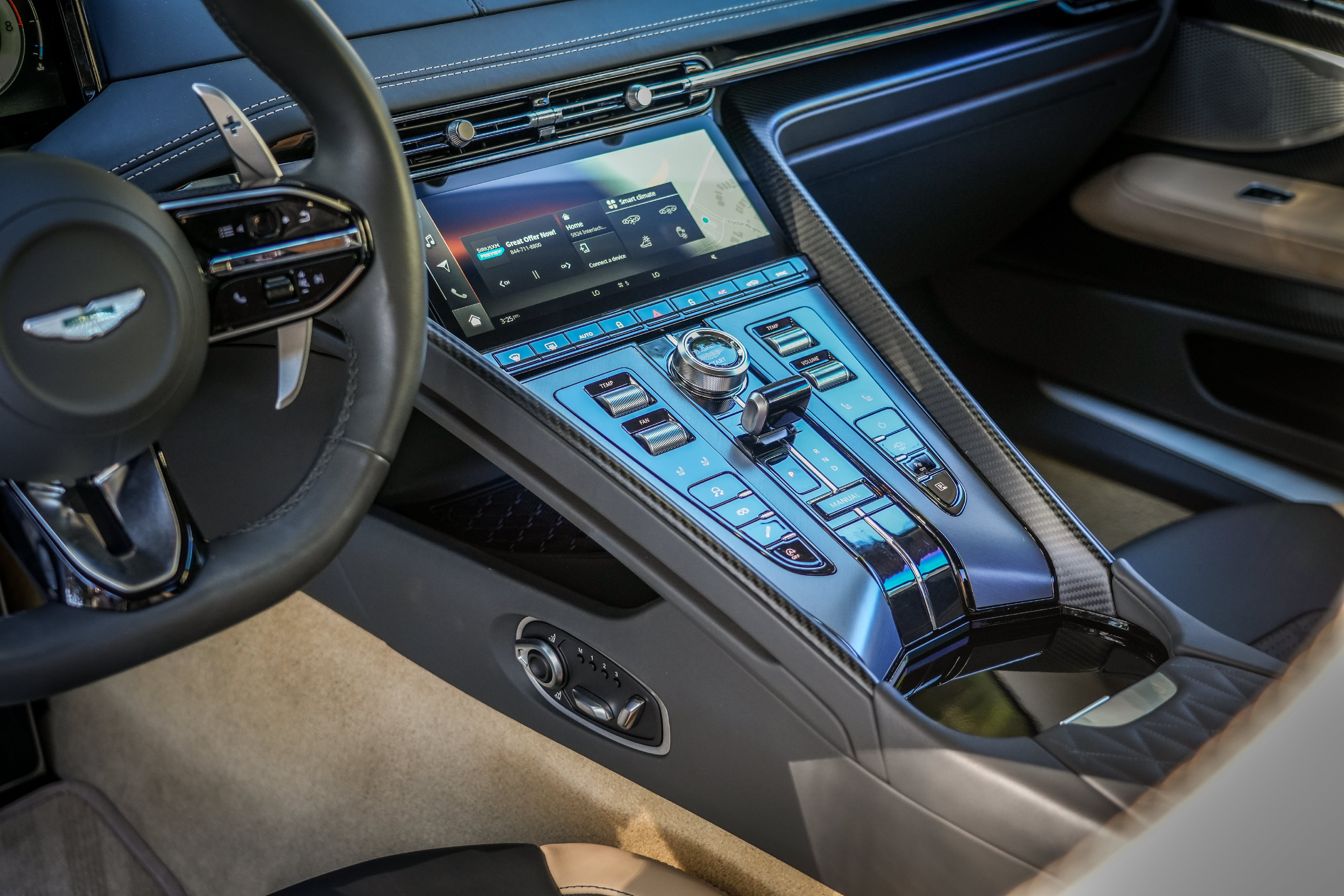 Used 2024 Aston Martin DB12 Coupe RWD image 18