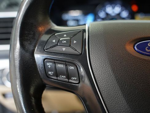 Used 2017 Ford Explorer Limited w/ Equipment Group 301A FWD image 13