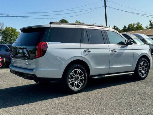 Used 2025 Ford Expedition Active AWD/4WD image 3