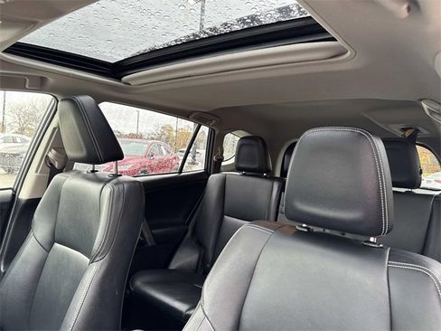 Used 2016 Toyota RAV4 Limited image 31