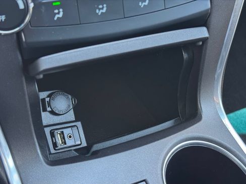 Used 2017 Toyota Camry SE FWD image 16