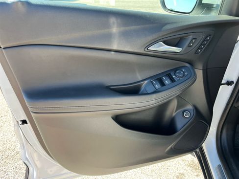 Used 2022 Buick Encore GX Essence w/ Experience Buick Package AWD/4WD image 12