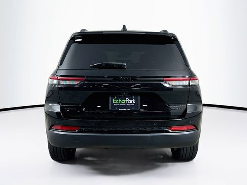 Used 2023 Jeep Grand Cherokee Limited w/ Black Appearance Package AWD/4WD image 7