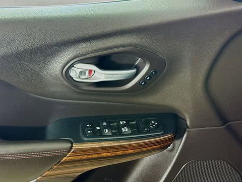 Used 2016 Jeep Cherokee Trailhawk w/ Comfort/Convenience Group image 17