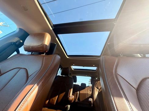 Used 2017 Chrysler Pacifica Limited w/ UConnect Theater Package image 16