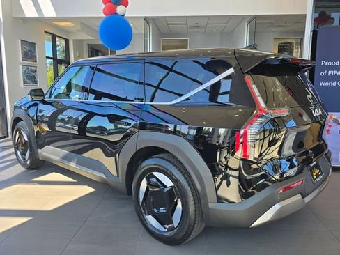 New 2026 Kia EV9 Light RWD image 3