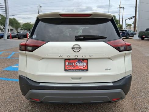 Used 2023 Nissan Rogue SV image 5