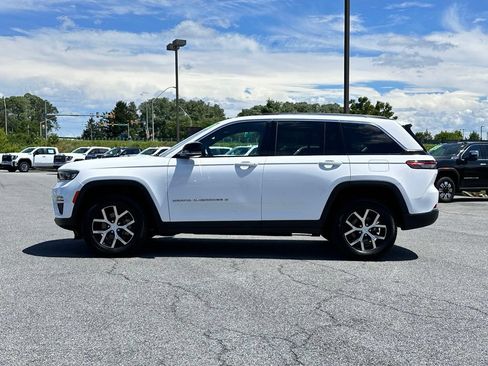 Used 2023 Jeep Grand Cherokee Limited AWD/4WD image 7