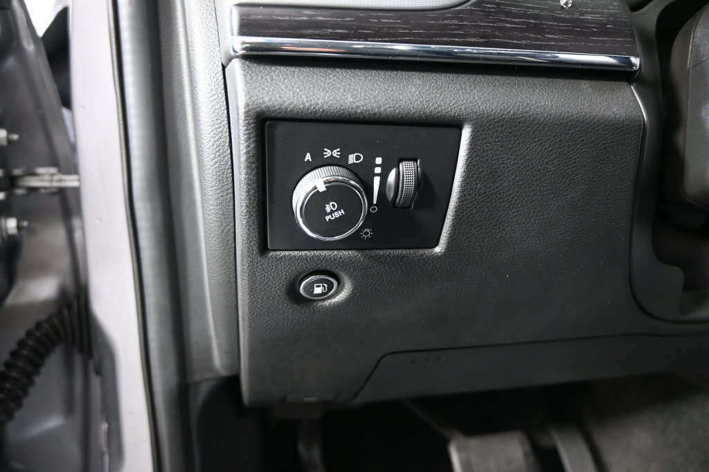 Used 2021 Jeep Grand Cherokee Summit AWD/4WD image 24
