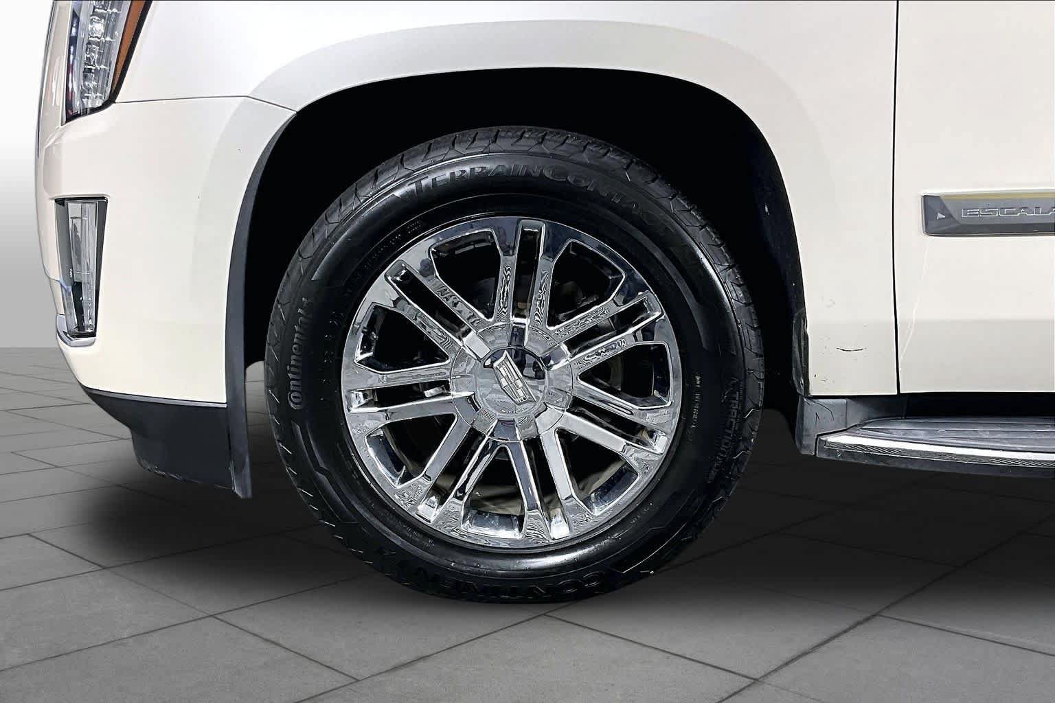 Used 2015 Cadillac Escalade ESV 2WD image 10