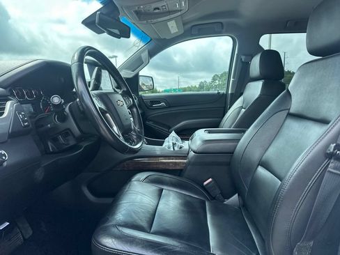 Used 2018 Chevrolet Suburban LT RWD image 12