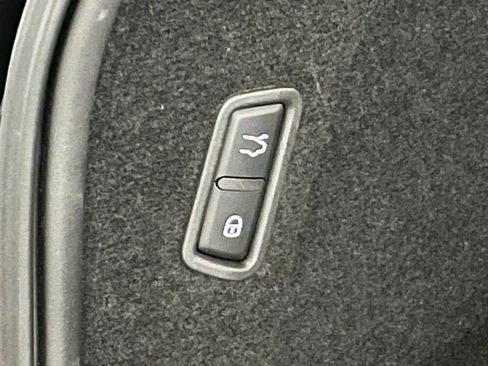 Used 2021 Maserati Levante image 38