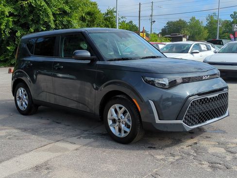 Used 2025 Kia Soul LX w/ LX Technology Package FWD image 3