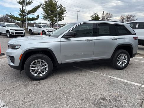 New 2026 Jeep Grand Cherokee Laredo AWD/4WD image 16