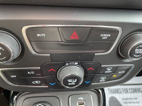 Used 2018 Jeep Compass Limited image 23