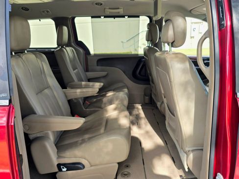 Used 2014 Chrysler Town & Country Touring-L w/ Driver Convenience Group FWD image 42