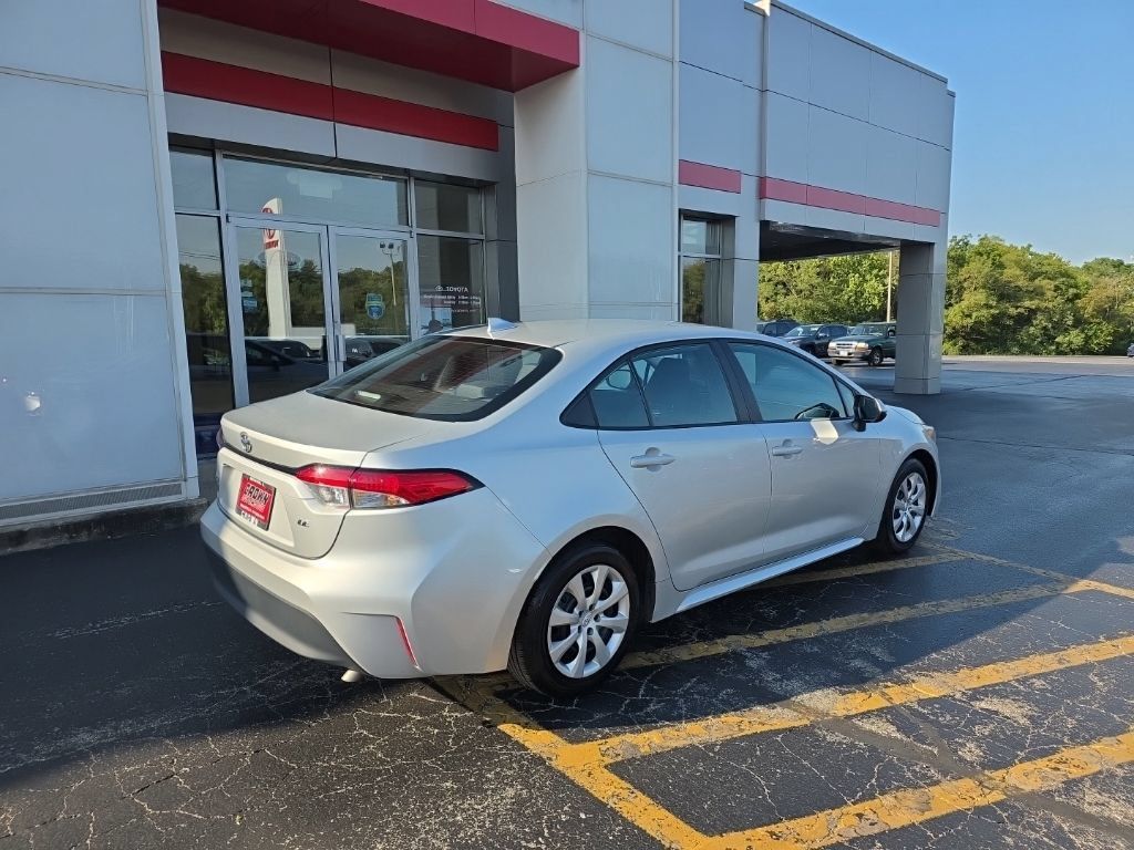 Used 2025 Toyota Corolla LE FWD image 3