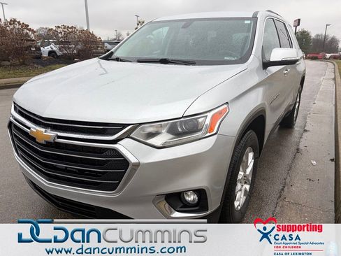 Used 2021 Chevrolet Traverse LT image 1