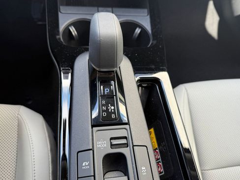 Used 2025 Toyota Prius Limited image 18