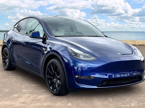 Used 2023 Tesla Model Y Long Range AWD/4WD image 3