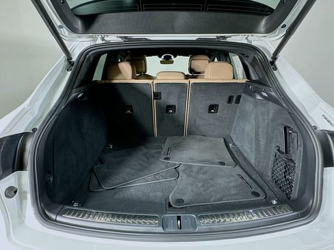 Certified 2023 Porsche Macan AWD/4WD image 28